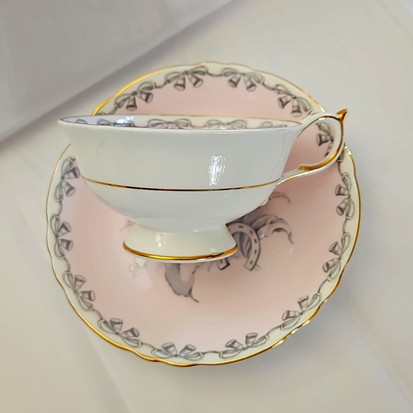 Gorgeous, Rare, "To the Bride" cup and saucer by Paragon. - Picture 3 of 9
